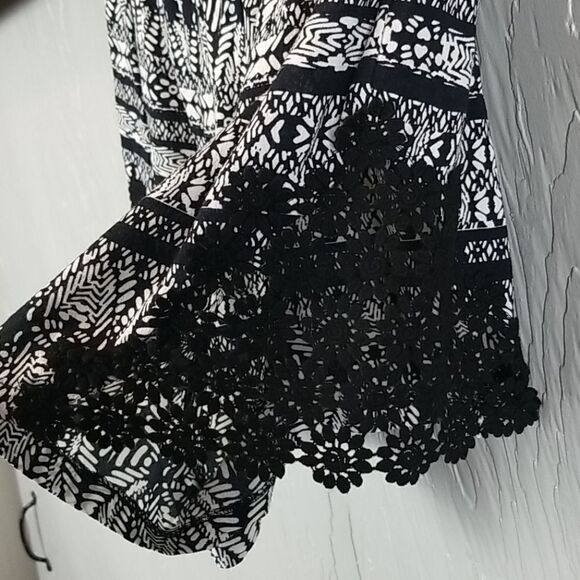 🖤5/$20🖤 NEW..FOREVER 21 black & off white shorts - Picture 7 of 8